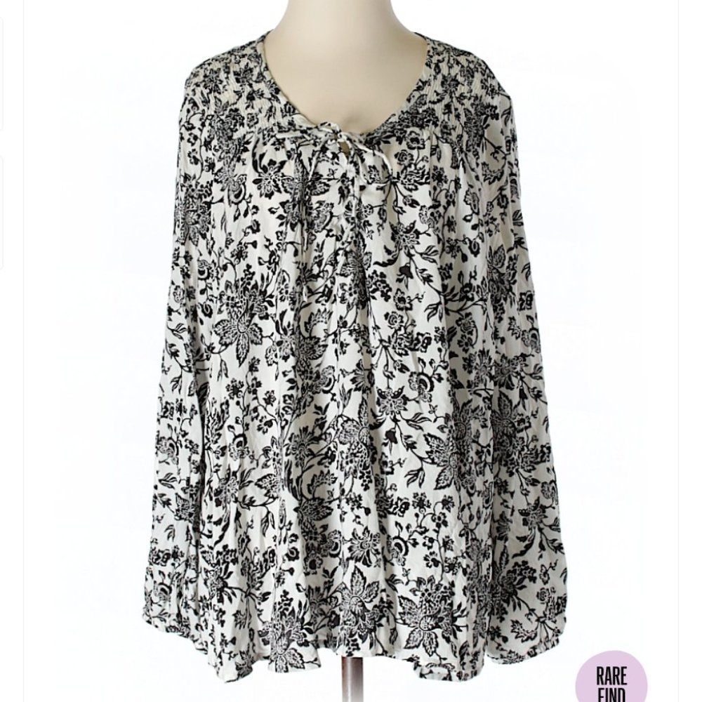 Express black and white blouse